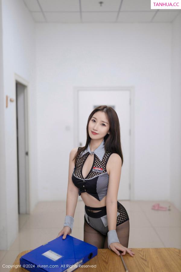   [XiuRen]高清写真图 2024.08.14 No.9013 杏子Yada 黑丝美腿第4张图片